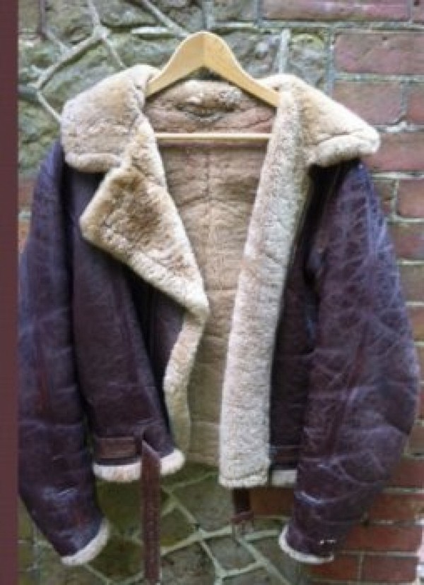 ORIGINAL R.A.F. IRVIN FLYING JACKET A.M. Label 1945