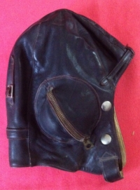 AUSTRALIAN ´Stagg´s´ Type ´B´ leather flying helmet. C, 1938-41. (Superb Condition)