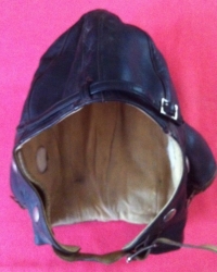 AUSTRALIAN ´Stagg´s´ Type ´B´ leather flying helmet. C, 1938-41. (Superb Condition)
