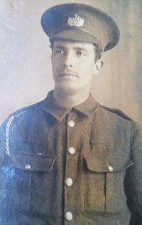 An early 1914 Star & Bar Trio, Casualty  To:7119. Pte A.E. WORKMAN,1st GLOUCESTERS. DIED OF WOUNDS 4th December 1914. Buried in Minchinhampton Churchyard. (With Uniformed photo) 