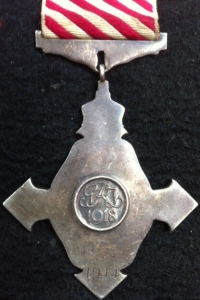 A SINGLE AIR FORCE CROSS (1944) WITH ORIGINAL CASE. VERY SCARCE AS A SINGLE. (Only 2605 awarded for the whole of World War Two. ( There were 20,000 DFC