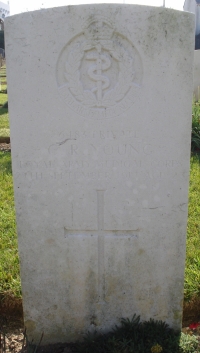 A FINE & ULTRA EARLY ENTRANT & CASUALTY 1914 Star & Bar  Trio & Plaque. To: 6483 Pte. C.R.YOUNG. 13th Field Ambulance R.A.M.C. Who died of wounds on 27th September 1914.  