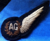 ORIGINAL & GENUINE WORLD WAR TWO \"AIRCREW\" UNIFORM BADGES ( AIR GUNNER (AG) WINGS ) 1939-45