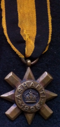 AN EXCELLENT QSA (SIX BATTLE CLASPS) & ASHANTI STAR TRIO.To: 8212. Pte. GEORGE ELSTON. COLDSTREAM GUARDS.
With Service Papers, Medal Rolls & Death Certificate. 
From Crewkerne, Somerset. Died Aberdare, Wales 1943. 