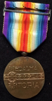 A VERY SCARCE PORTUGESE ALLIED VICTORY MEDAL ON ORIGINAL RIBBON WITH ORIGINAL CLASP. Lovely EF+ 