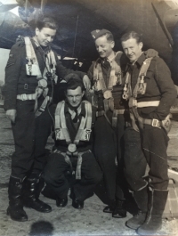 A RARE “GESTAPO INTERROGATION” 138 Squadron (S.O.E.) R.A.F. TEMPSFORD, HALIFAX "NAVIGATOR" (P.O.W) AIRCREW EUROPE. (Interrogated 6 hours by Gestapo & Threatened with Death) Holland, 23rd May 1943.
