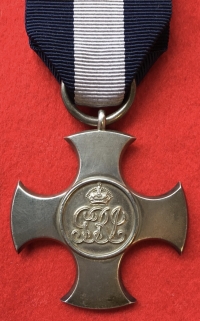 A FINE “SINGLE” DISTINGUISHED SERVICE CROSS (1916) Hallmark “a”in “Mint State” Condition on its Original Pin. By R & S GARRAD & Co, Goldsmiths & Jewellers, TO THE CROWN. 25 Haymarket, London.