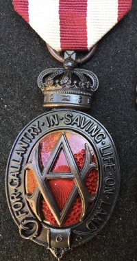 A VERY DESIRABLE QUEENS SOUTH AFRICA MEDAL (Cape Colony) (Entitied to an ALBERT MEDAL) With Superb Jewellers Copy. The original has never appeared on the market) 7716 PTE D.T. DAVIES. COLDSTREAM GUARDS.