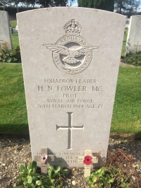 The Unique COLDITZ ESCAPER’S  R.A.F. MILITARY CROSS. To: S/Ldr H. N. “Bill” Fowler, R.A.F. 615 Sqd. Hurricane pilot, 3 Kills, shot down, France,15th May 1940.Escaped Stalag Luft 1 & Home Run from inside Oflag IVc “COLDITZ”